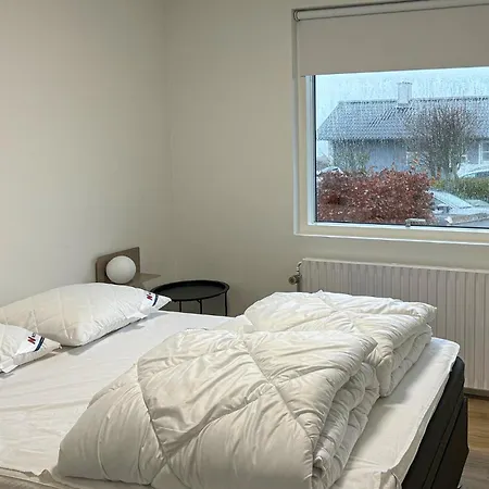 4 Bedroom Pet Friendly In *