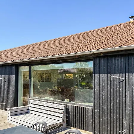 Ferienhaus 4 Bedroom Beautiful In Ebeltoft
