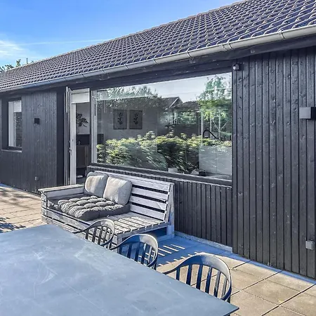 4 Bedroom Beautiful In Ferienhaus Ebeltoft