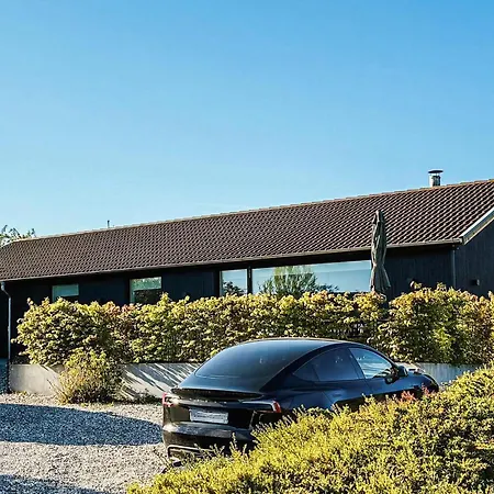 4 Bedroom Beautiful In Ebeltoft