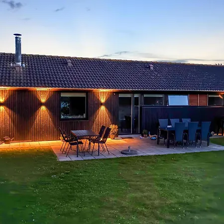 4 Bedroom Beautiful In Ferienhaus